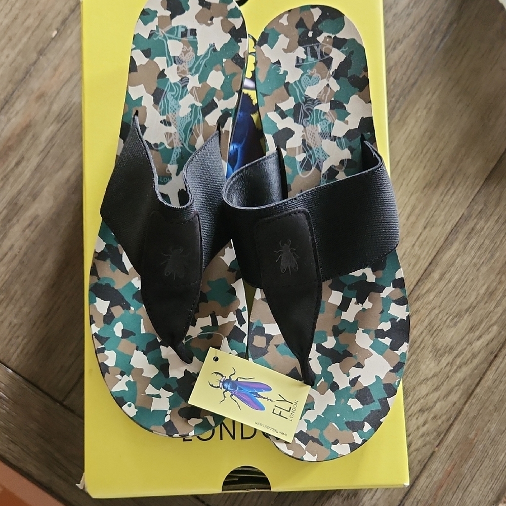Fly London Camouflage Flip Flops